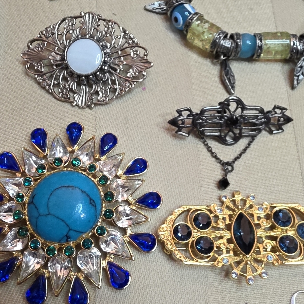 19 PIECE LOT OF JEWELRY KEEP OR RESELL ALL IN EXCELLENT CONDITION - Picture 5 of 10